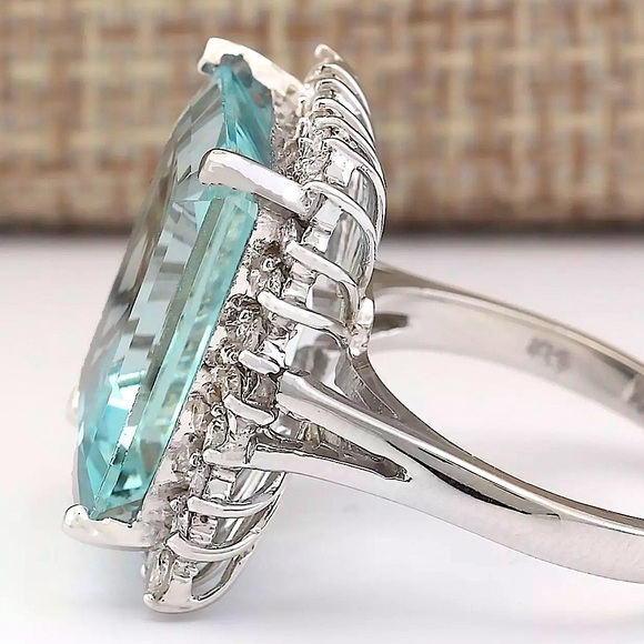 Huge Aquamarine & Diamonds Ring - Picture 3 of 5